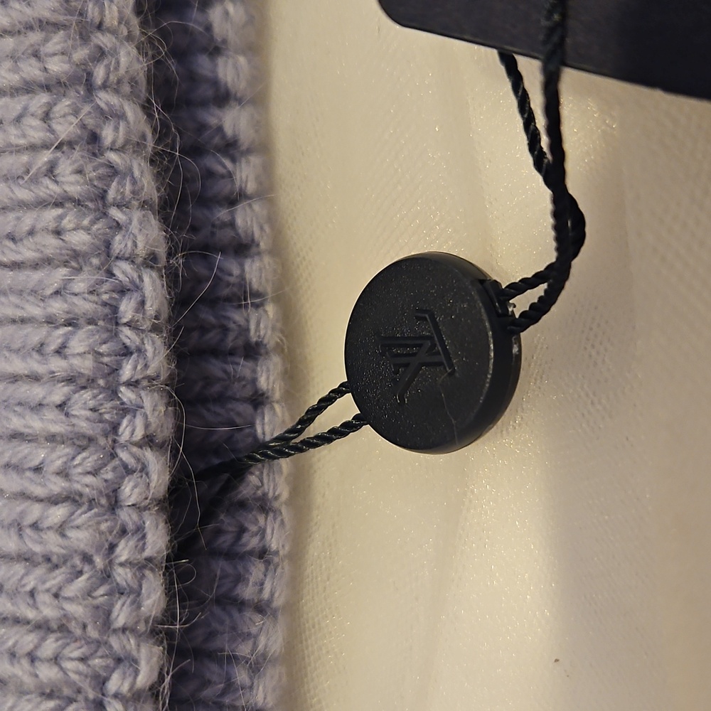 Louis Vuitton Lavender Beanie - Picture 4 of 5